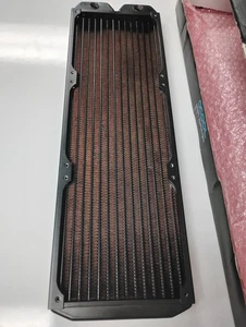 Alphacool NexXxos UT30 Full Copper X Radiator 420, potrójny wentylator, czarny - Zdjęcie 1 z 7