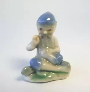 Wade Whimsies Figure Tailor Leprechaun Miniature Porcelain Lucky Ireland Blue - Picture 1 of 10