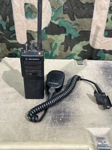 Motorola HT1000 Walkie Talkie Mikrofon klatkowy z baterią pracującą - Zdjęcie 1 z 4