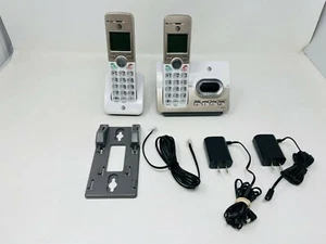 SEE NOTES AT&T 52213 With Two Handsets and Charger - Zdjęcie 1 z 1