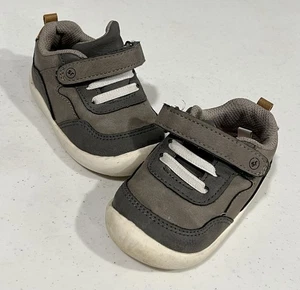 Stride Rite 360 Nick Jungen Sneaker Schuhe Gr. 5M grau hellbraun verstellbar breite Füße - Bild 1 von 7