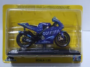 Scala 1:22 Yamaha YZR M1 2004 Valentino Rossi by Protar - Foto 1 di 4