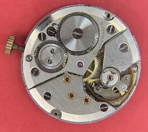 Movement PESEUX P 7000 for spare parts Flywheel shaft GOOD - Picture 1 of 3