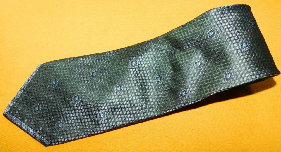 GIANFRANCO FERRE 意大利绿色/浅绿色方形摩托车领带 - 领带。 — 第 1/3 张图片