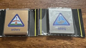 BUCLE DE CINTURÓN Cub Boy Scout Lote de 2 logros premio habilidad insignia BSA NUEVO DE LOTE ANTIGUO - Imagen 1 de 6