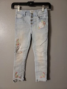 Jordache Skinny Leg Button Fly Light Wash Girls Denim Jeans Size 8 Floral - Picture 1 of 9