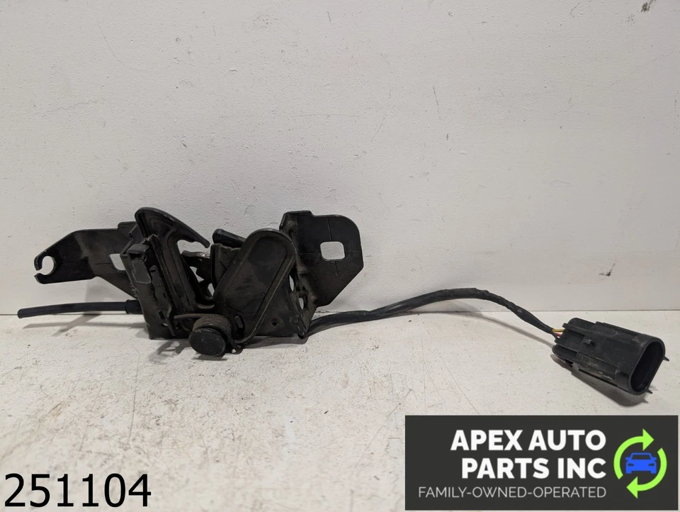OEM 2017 Chevrolet Malibu 1.5L FRONT HOOD BONNET SECONDARY LATCH LOCK & CABLE Foto 1 de 4