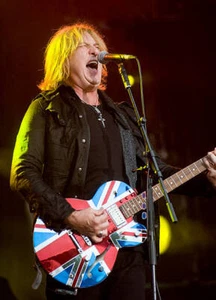 Joe Elliott de Down N Outz en vivo en el escenario en High Voltage Festival - Foto antigua 3 - Imagen 1 de 1