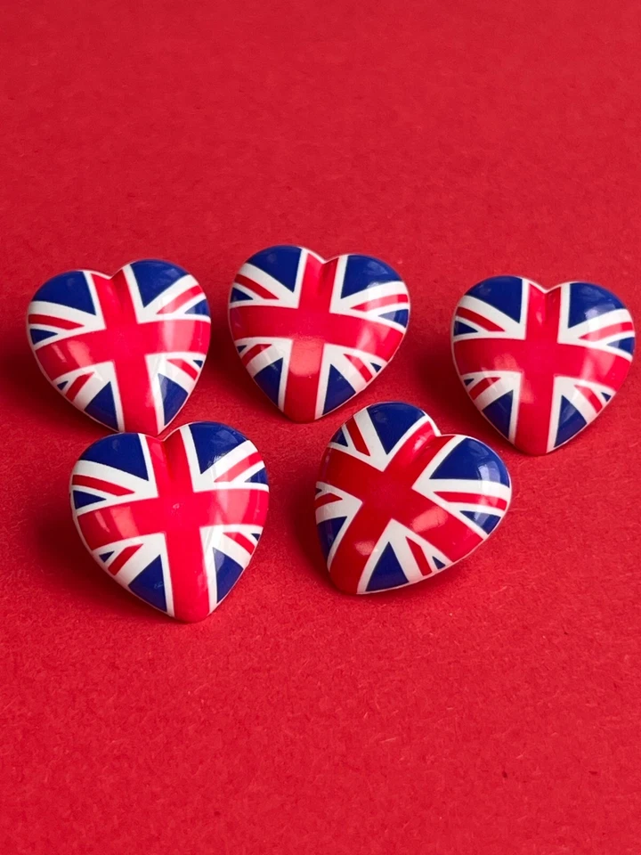 Heart shaped union jack buttons 20mm x5 - Image 1 of 1
