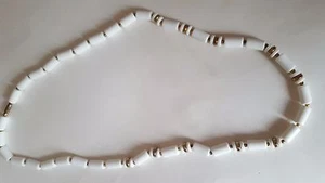 VINTAGE WHITE LUCITE BEAD NECKLACE AND SCREW CLOSURE - Imagen 1 de 3