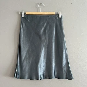 Minifalda Aritzia Babaton Slip Satén Línea A Cintura Elástica Gris Brillante Talla 6 - Imagen 1 de 9