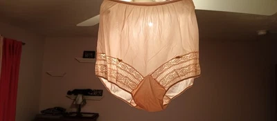 ВИНТАЖНЫЕ НЕЙЛОНОВЫЕ ТРУСИКИ KELRAY размер 7 МЯГКИЕ РОЗОВЫЕ - ПРОЗРАЧНАЯ ОТДЕЛКА НОГ - НЕЙЛОНОВЫЕ ЛАСТОВИЦЫ #04-17 - Изображение 1 из 4