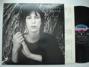 PATTI SMITH Dream of Life NM ARISTA AL-8453 Original LP w/inner Masterdisk DMM - Picture 1 of 4