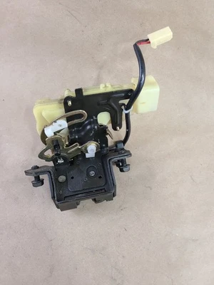 Actuador de escotilla de bloqueo de liberación de pestillo de maletero trasero Mazda Protege 5 Protege5 2001-2003 Foto 1 de 4