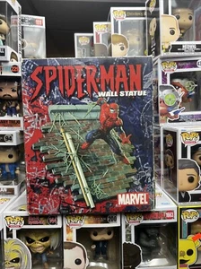 Marvel Diamond Select Spider-man Wall Statue Limited Edition of #714/1000 - Picture 1 of 7