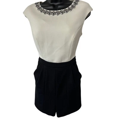 Игровой костюм Ted Baker London Romper кремовый черный с украшенным вырезом без рукавов 0 - Изображение 1 из 4