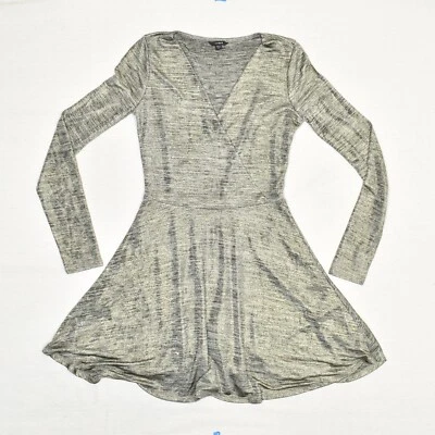 Vestido para mujer Guess ajustado y acampanado cuello en V manga larga poliéster dorado talla M Foto 1 de 4