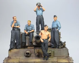(Pre-Order) German Tank Crews at rest (05 figures) WWII 1:35 Pro Built Model - Picture 1 of 8