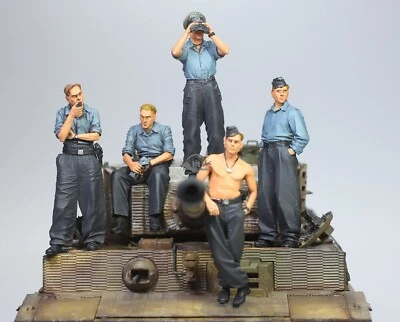 (Pre-Order) German Tank Crews at rest (05 figures) WWII 1:35 Pro Built Model - Image 1 of 4