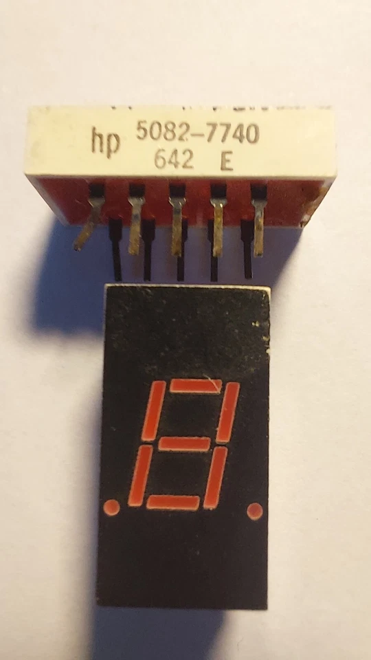 5082-7740 afficheur numérique  chiffre rouge   Ht 18 mm  HP  (2 pièces) - Photo 1/1