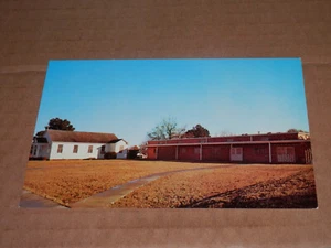 KOSCIUSKO MISSISSIPPI - 1950'S-1960'S ERA POSTCARD - CATHOLIC CHURCH ST. THERESE - Picture 1 of 2