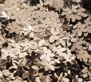 1 oz ~1,000 pcs VTG Loose Flower Sequins 12mm 1/2" Metallic Silver Sewing Crafts - Picture 1 of 2