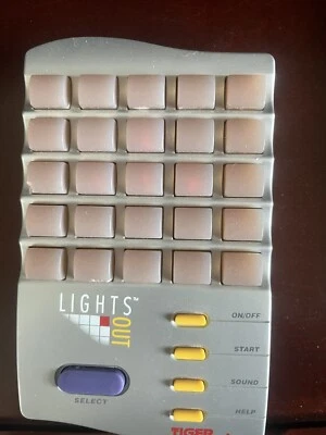 LIGHTS OUT VINTAGE/RETRO HANDHELD ELECTRONIC GAME by TIGER 1995  Foto 1 de 4