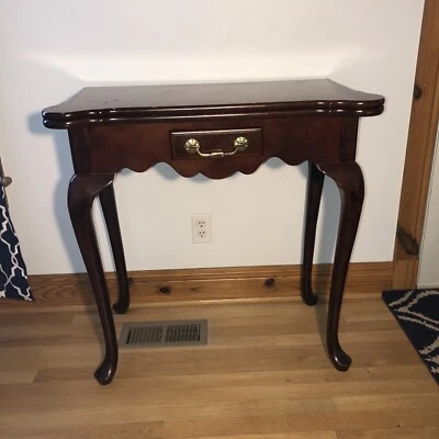 Mesa consola plegable Bombay Company Queen Anne madera caoba tarjeta de juego Foto 1 de 4