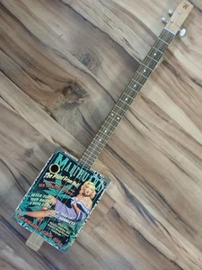 WEEKLYHOUSE CIGAR BOX GITARRE AKUSTISCH ELEKTRISCH 3 SAITEN Mary Jane. - Bild 1 von 7