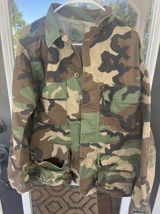 Abrigo Combat Woodland patrón camuflaje mediano regular - Imagen 1 de 6