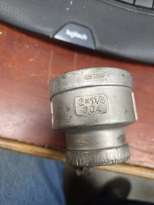 304 EDELSTAHL REDUZIERSTÜCK KUPPLUNG 2" x 1 1/4" NPT ROHR  - Bild 1 von 4