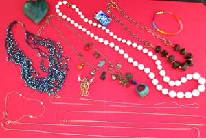 Joyería de disfraces 12 piezas cadenas cuentas ángel prendedor vintage moderno sin firmar LOTE 1 - Imagen 1 de 9