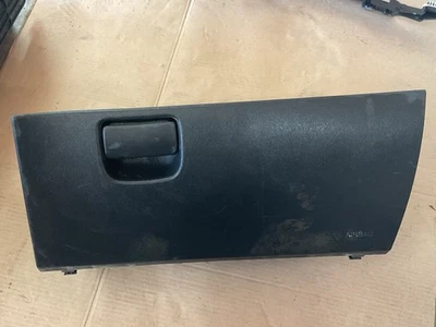 Chevrolet Malibu #GM23454102 2018 guantera tablero almacenamiento Foto 1 de 2