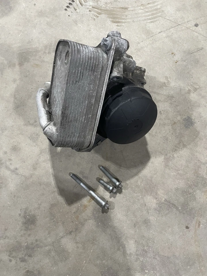 Carcasa de filtro de aceite de motor N20 N55 OEM BMW E70 F30 F32 E88 320i 435i 528 640i X6 Foto 1 de 1