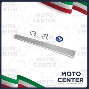 MODANATURA ALLUMINIO E SCUDETTO CRAVATTA STERZO PIAGGIO VESPA 50 SPECIAL - Imagen 1 de 1