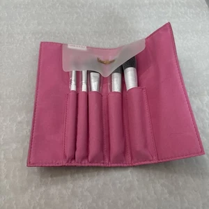 Neu Neiman Marcᴜs Make-up Pinsel Set + Metallic Pink Reiserolle versiegeltes Paket - Bild 1 von 5