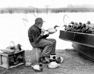 HUNTING REPRO 8X10 PHOTOGRAPH FRANK CANFIELD PTE MOUILLEE PAINTING DUCK DECOYS - Picture 1 of 1