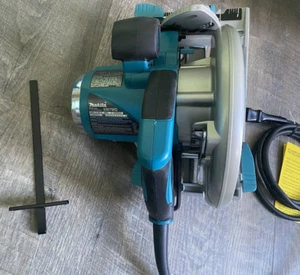 Makita 5007MGR 15 AMP 7-1/4 Zoll kabelgebundene leichte Magnesiumkreissäge mit Koffer - Bild 1 von 5