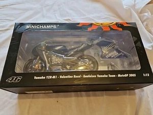 1/12 MINICHAMPS 122 073046 VALENTINO ROSSI YAMAHA YZR-M1 MOTOGP 2005 - Picture 1 of 8
