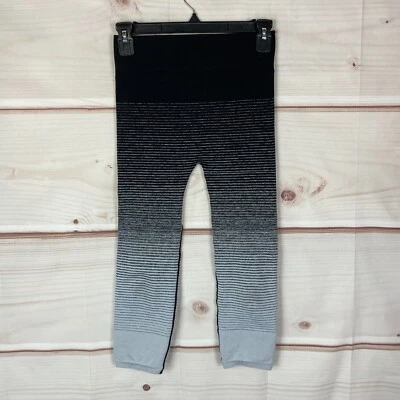 Legging City Streets Juniors Mediano Sin Costuras Ombre Rayas Capri Elastizado tiro medio Foto 1 de 4
