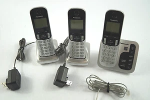 LOT (3) PANASONIC KX-TGC220 Handsets w Answering Machine Chargers Works B333 - Picture 1 of 6