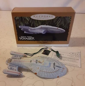 Keepsake Ornament USS Voyager Star Trek Magic Lights Hallmark - Picture 1 of 2