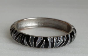 VINTAGE ENAMEL ZEBRA BLACK GREY BANGLE BRACELET - Bild 1 von 4