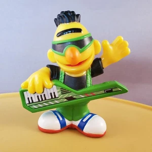 Sesamstraße Bert Rock Band PVC Figur Hasbro Vorschule Neu ohne Etikett 3 Zoll - Bild 1 von 4