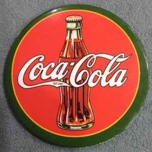 Disco magnético Coca-Cola logotipo ojo de buey rojo sobre fondo verde Coca-Cola - Imagen 1 de 7