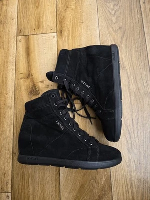 BOTAS DEPORTIVAS DE GAMUZA CON CUÑA PRADA TALLA 40 UE, 9,5 EE. UU., 7 UK  Foto 1 de 4