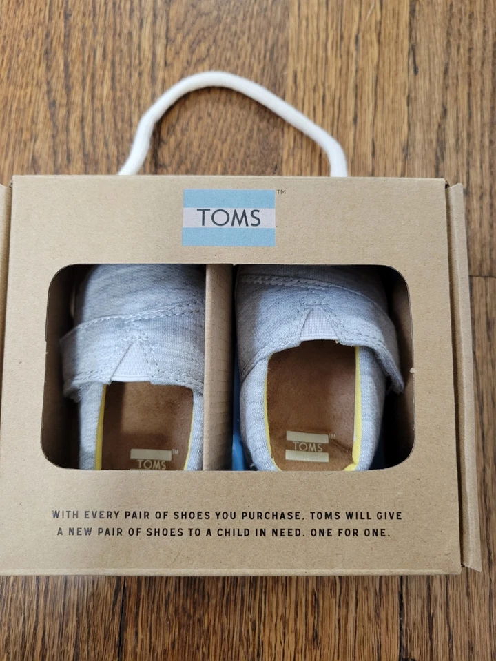 Nuevo Toms Lindos Zapatos de Verano Bebé Niña Talla 2 Pequeña Cuna Alpargata Gris Jersey  Foto 1 de 4