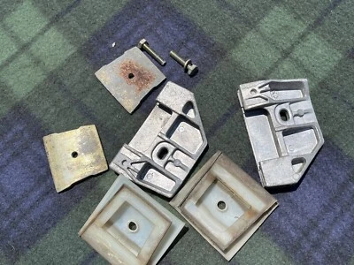 Mercedes-Benz R129 SL500 Right Passenger’s Door Window Mounting Hardware - Image 1 of 4