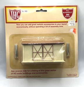 Train HO IHC Large Equipment Shed PLASTIC, No. 909 - NEW In Blister Pack - Picture 1 of 6