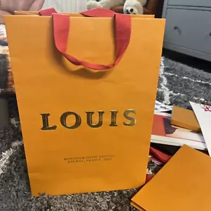 Louis Vuitton 2021 edición navideña bolsa de regalo 36x25x11 cm - Imagen 1 de 2